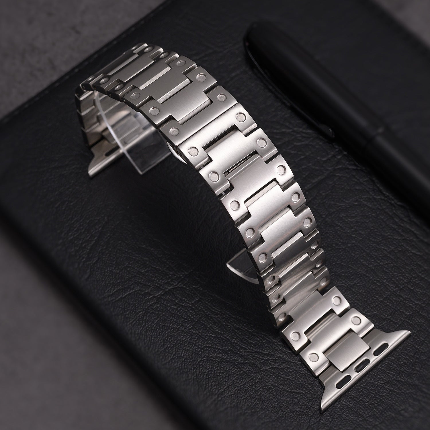 Cloud Screw Stainless Steel Band for Apple Watch