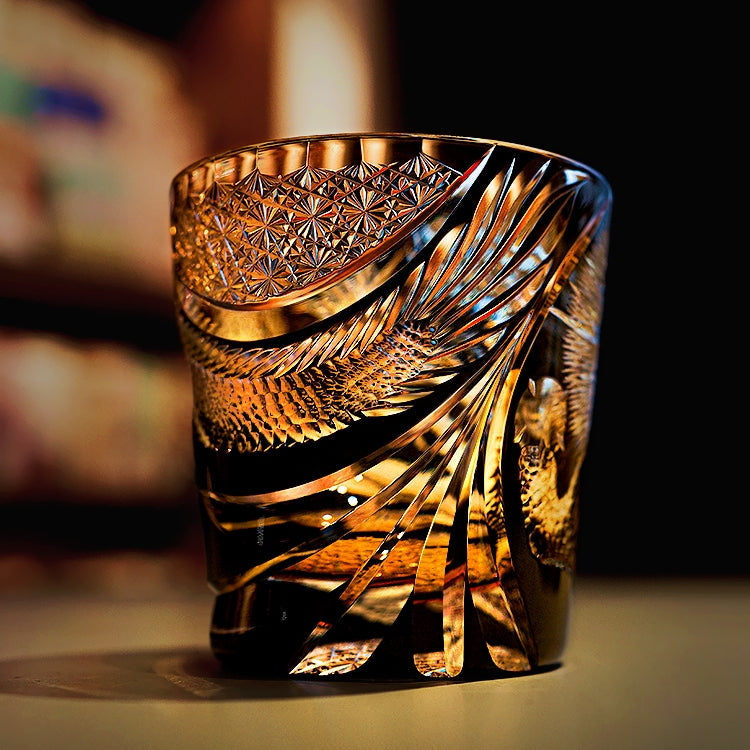 Edo Kiriko handgefertigtes Soaring Dragon Whiskyglas mit Holzbox