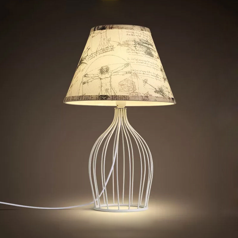 GloLight - Lampada da tavolo tradizionale a forma di cono con base a gabbia di metallo