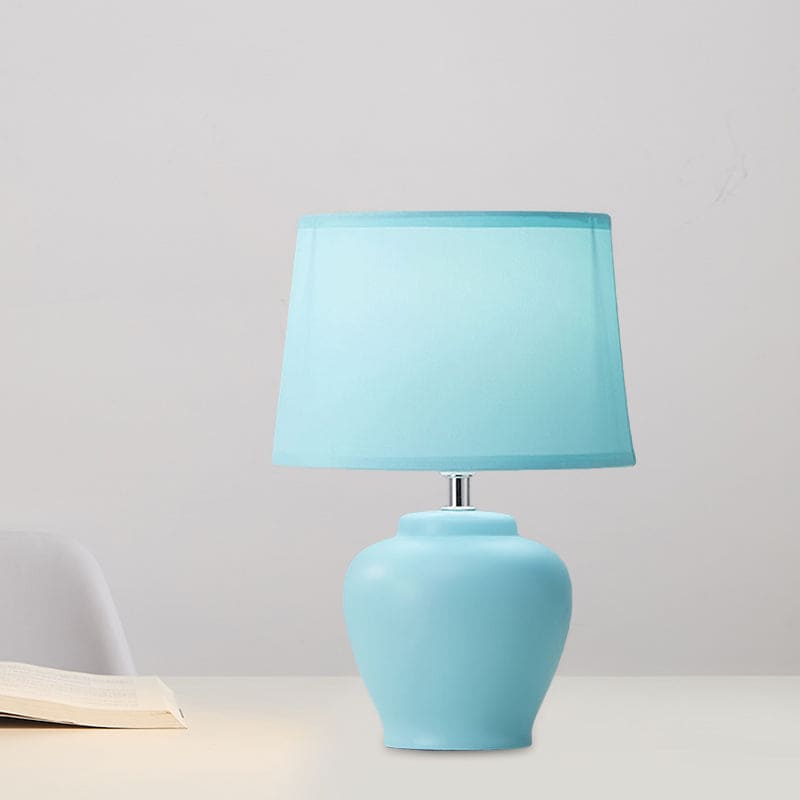 LisaLight - Lampada da comodino in tessuto nordico con base in ceramica