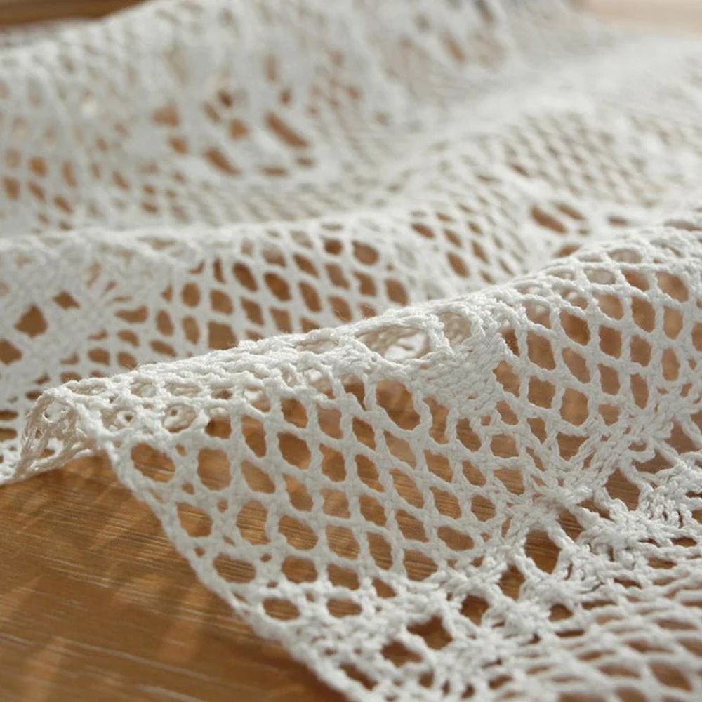 Nappe en dentelle au crochet avec des franges