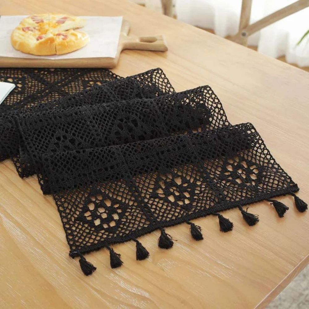 Nappe en dentelle au crochet avec des franges