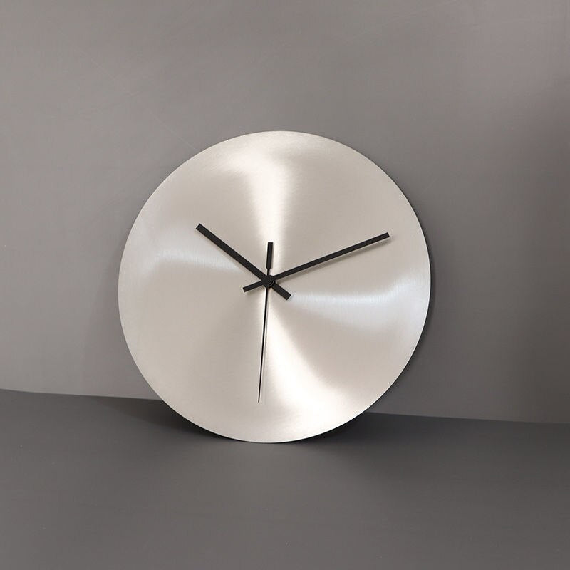 Horloge murale minimaliste en acier inoxydable – Élégante et fonctionnelle !