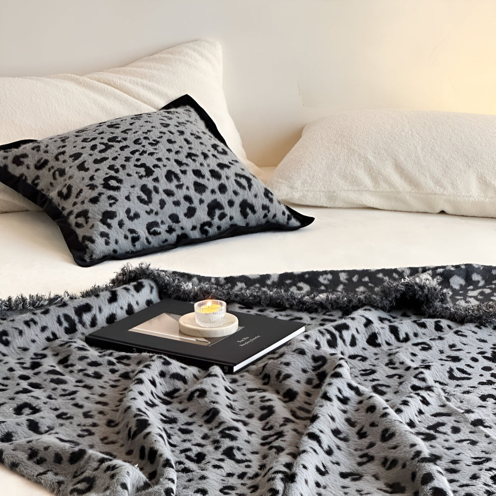 Coperta in Finta Pelliccia di Leopardo Lussureggiante