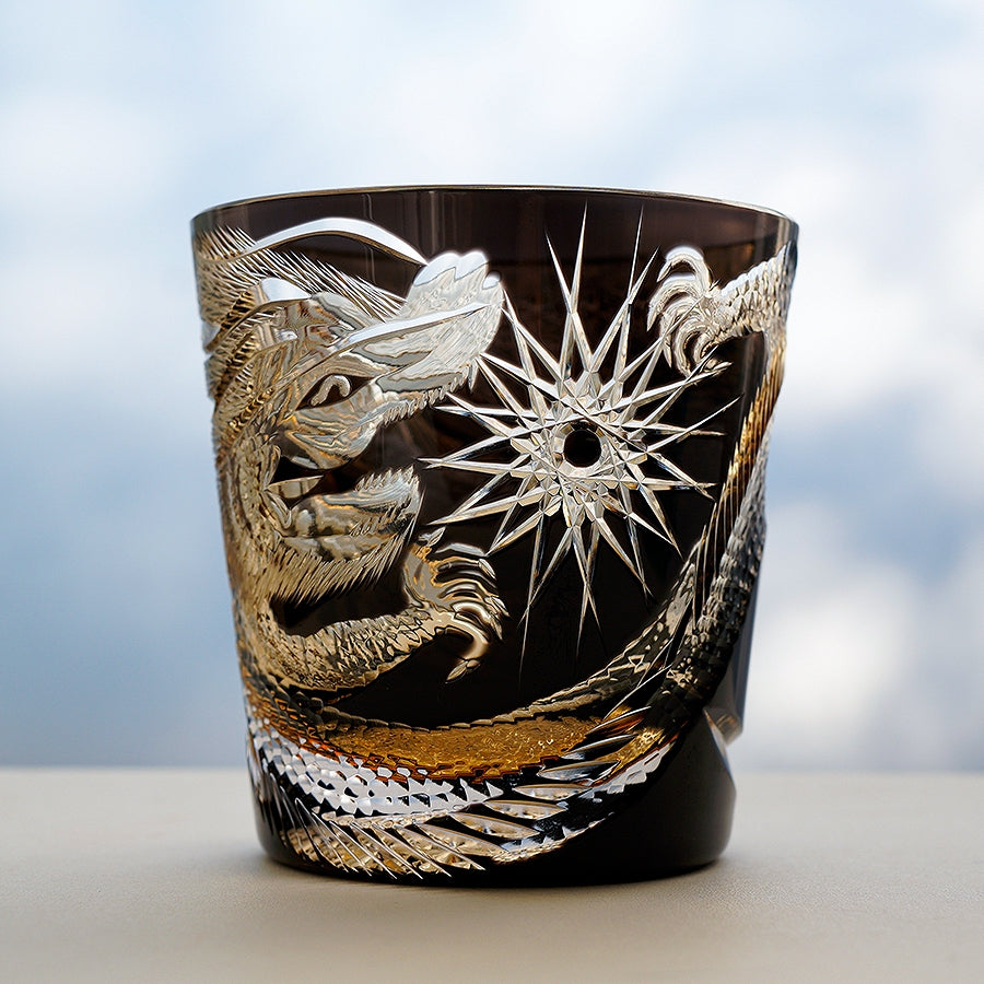 Edo Kiriko handgefertigtes Soaring Dragon Whiskyglas mit Holzbox