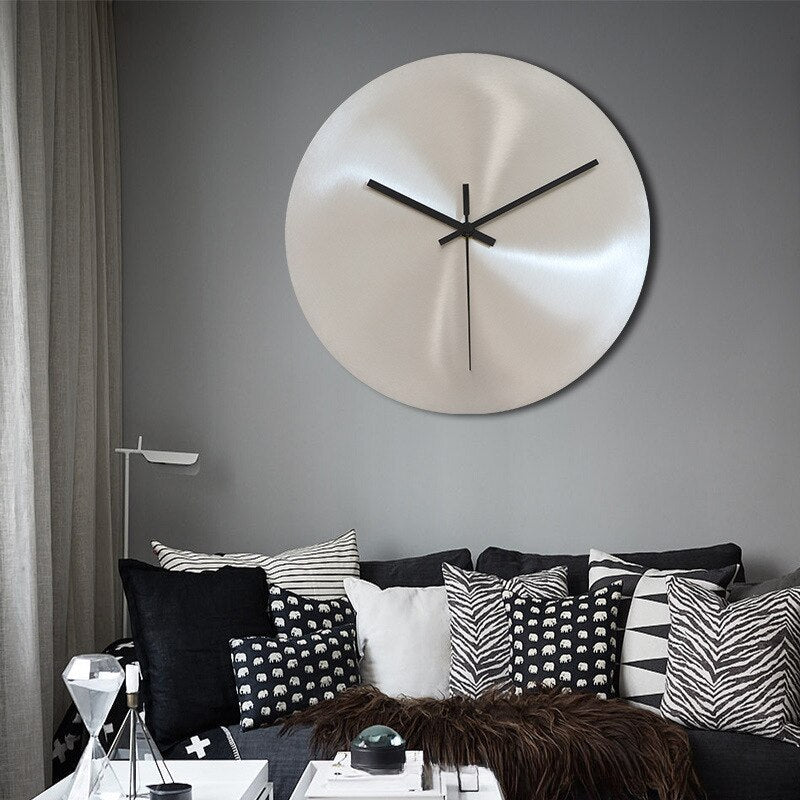 Reloj de pared minimalista de acero inoxidable: ¡elegante y funcional!