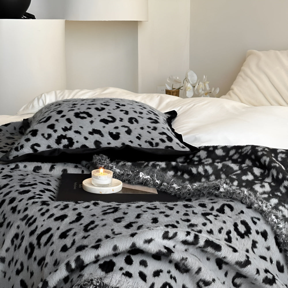 Coperta in Finta Pelliccia di Leopardo Lussureggiante