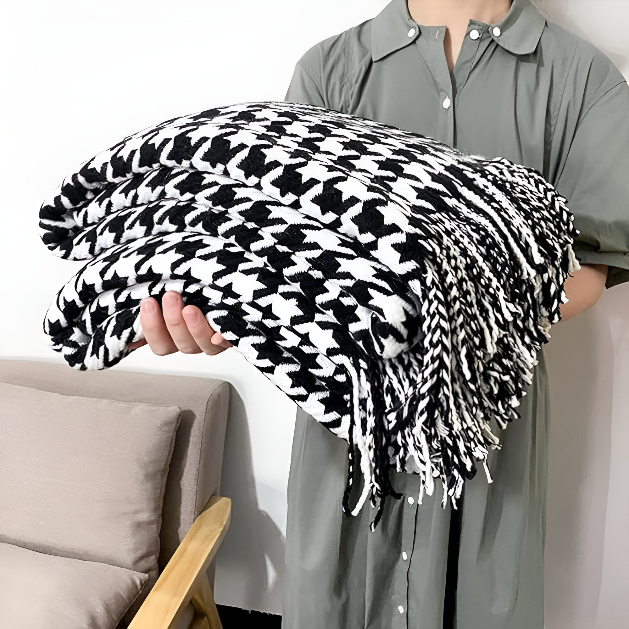 Classic Houndstooth Pattern Blanket