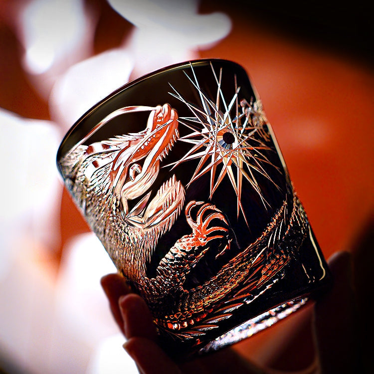 Edo Kiriko handgefertigtes Soaring Dragon Whiskyglas mit Holzbox