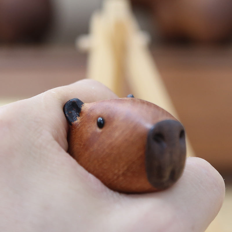 Schattig houten ornament met capibara en sinaasappels – huisdecoratie in beperkte oplage