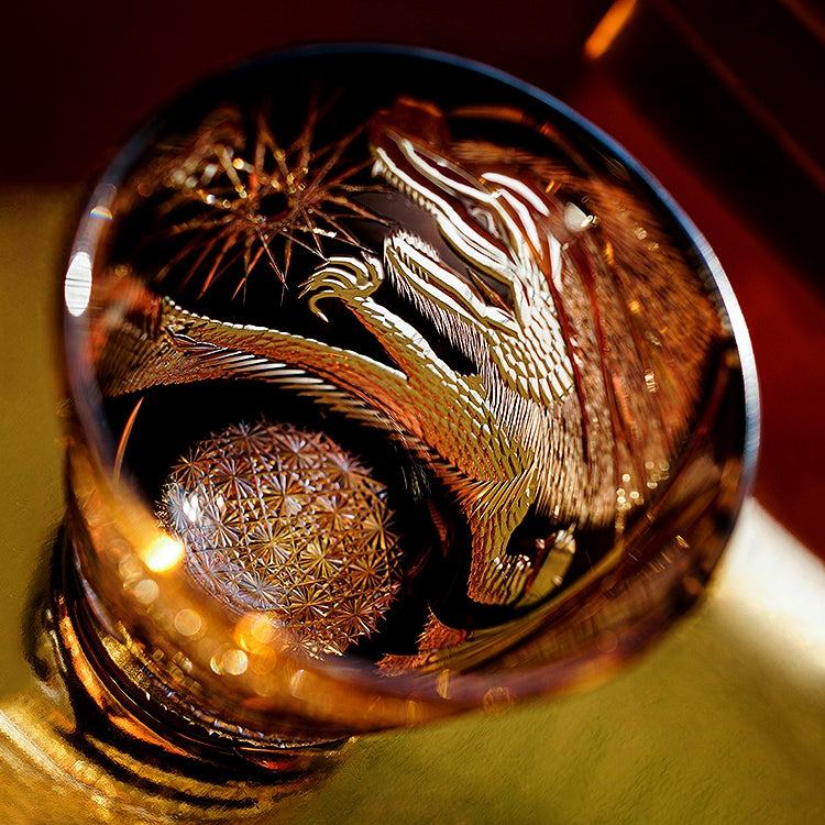 Edo Kiriko handgefertigtes Soaring Dragon Whiskyglas mit Holzbox