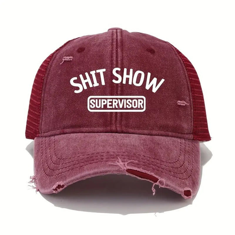 Kšiltovka s nápisem "Shit Show Supervisor"