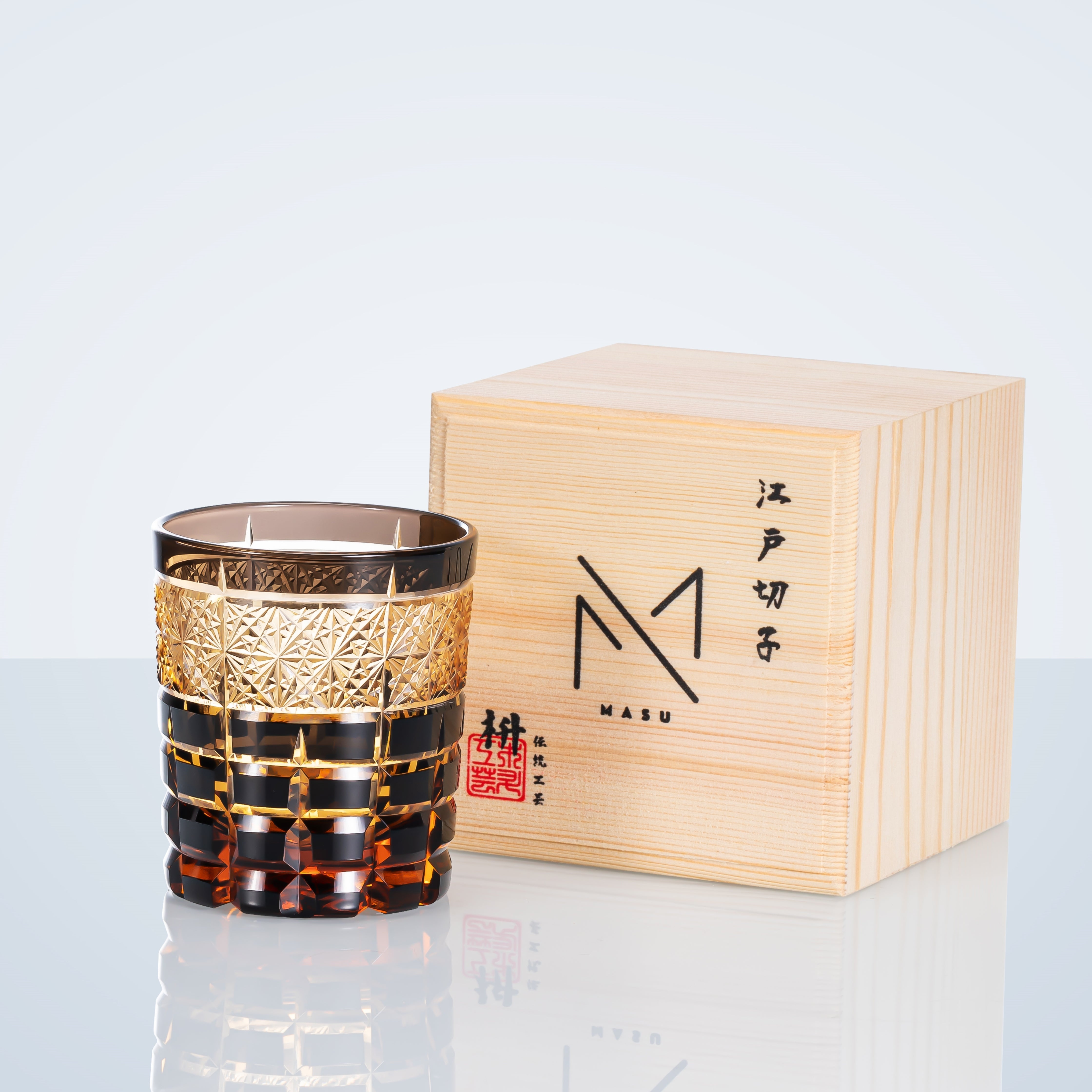 Edo Kiriko handgefertigtes Diamant-Bernstein-Whiskyglas mit Holzbox