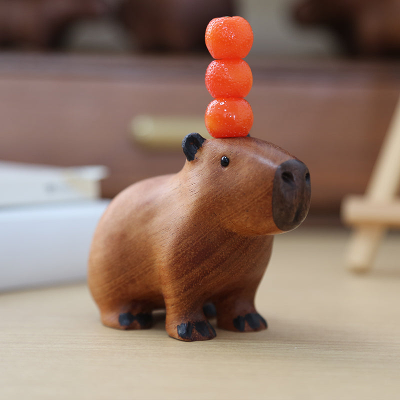 Schattig houten ornament met capibara en sinaasappels – huisdecoratie in beperkte oplage