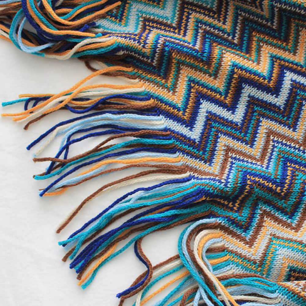 Multicolour Zigzag Tasseled Knit Throw