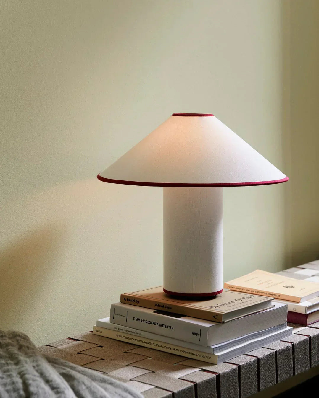 Lampada da tavolo Colette – Elegante soluzione di illuminazione per interni moderni