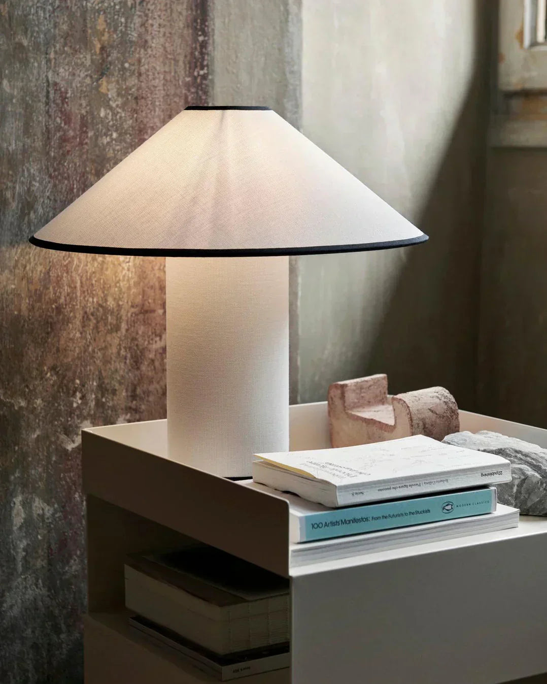 Lampada da tavolo Colette – Elegante soluzione di illuminazione per interni moderni