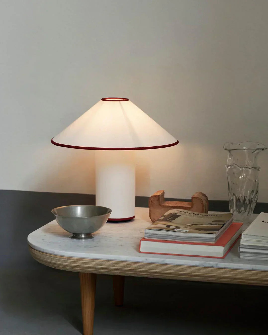 Lampada da tavolo Colette – Elegante soluzione di illuminazione per interni moderni