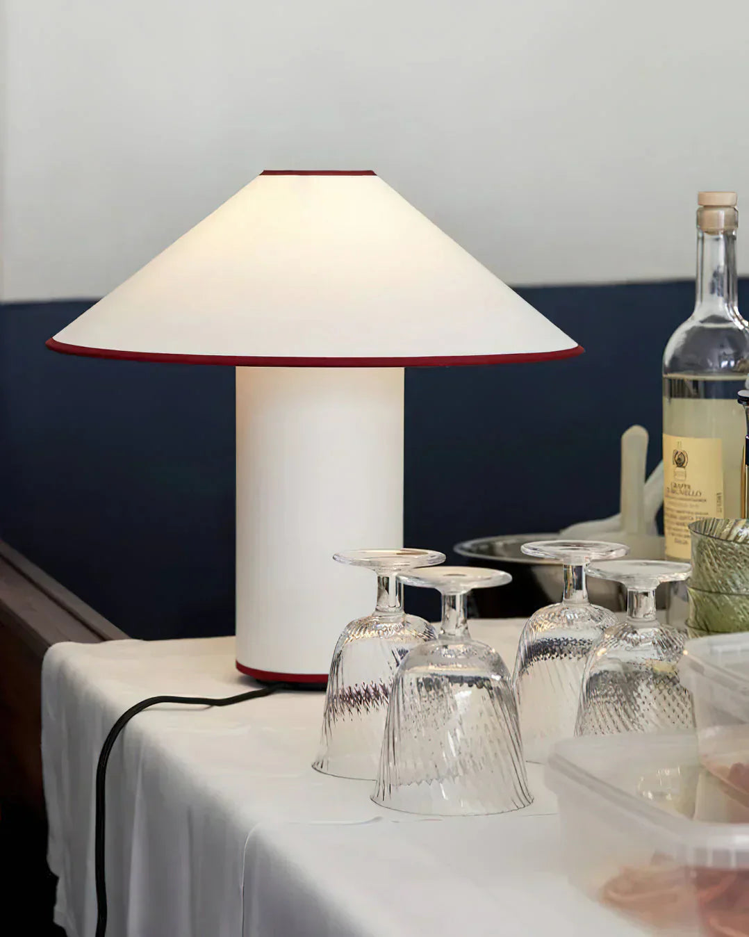 Lampada da tavolo Colette – Elegante soluzione di illuminazione per interni moderni