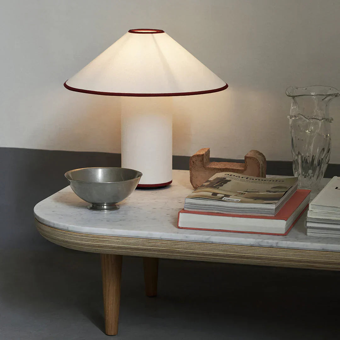 Lampada da tavolo Colette – Elegante soluzione di illuminazione per interni moderni