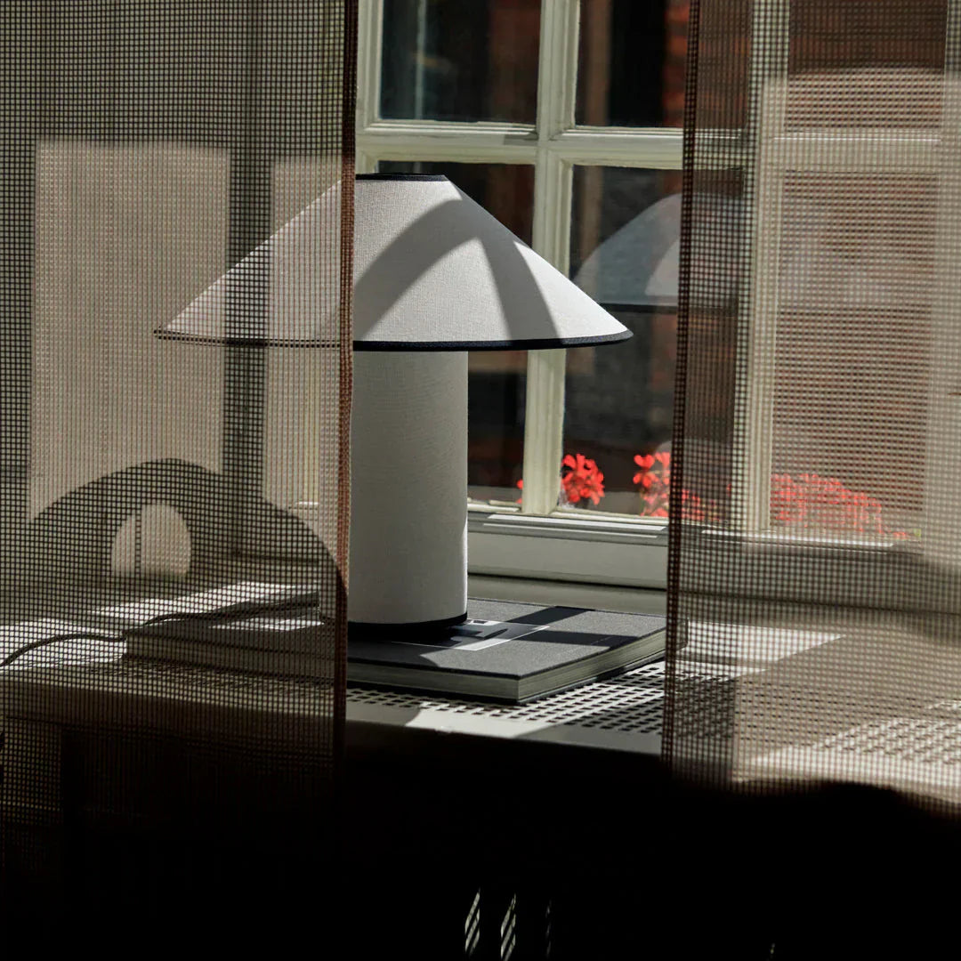 Lampada da tavolo Colette – Elegante soluzione di illuminazione per interni moderni