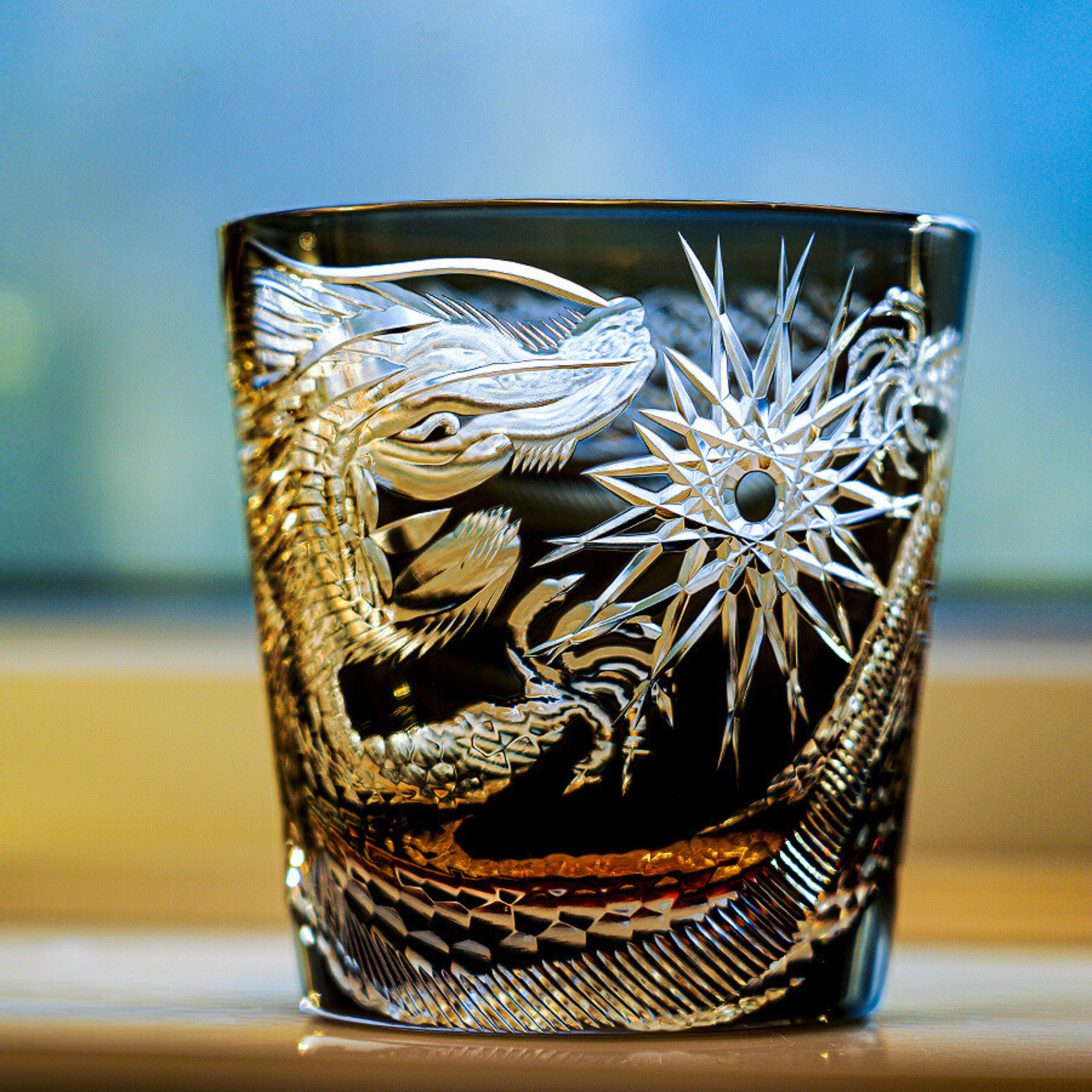 Edo Kiriko handgefertigtes Soaring Dragon Whiskyglas mit Holzbox