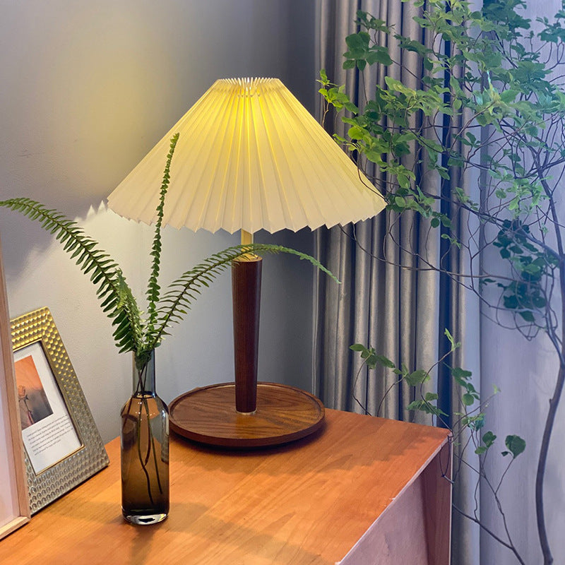 VintageLumi – Retro Wooden Lamp