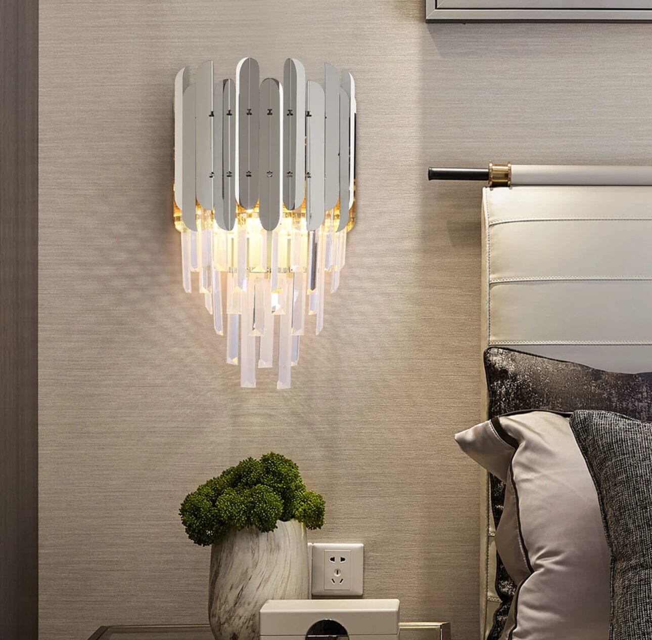 The Ivy Crystal Wall Lamp