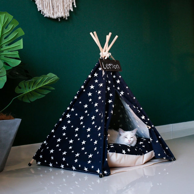 Moderni Boho-koiran teepee pehmeällä koiran sängyn tyynyllä