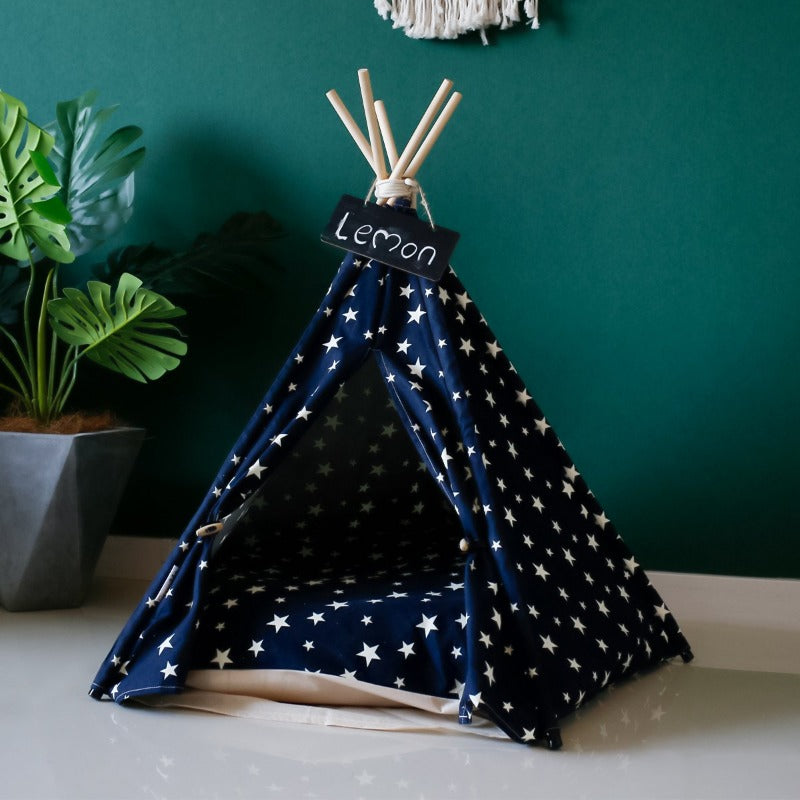 Moderni Boho-koiran teepee pehmeällä koiran sängyn tyynyllä