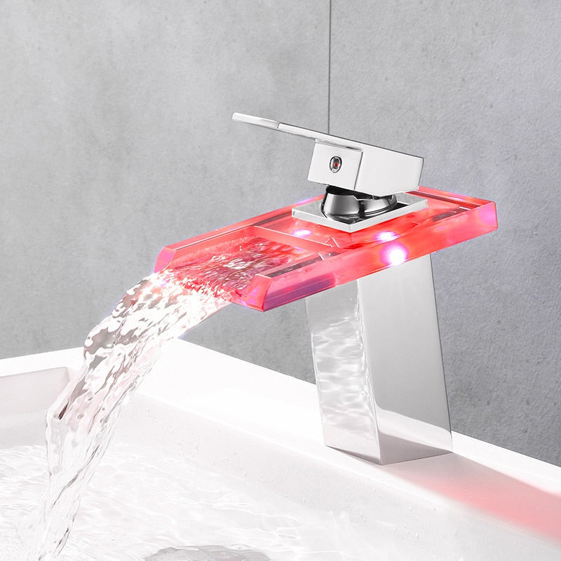 Rubinetto per bagno a cascata a LED