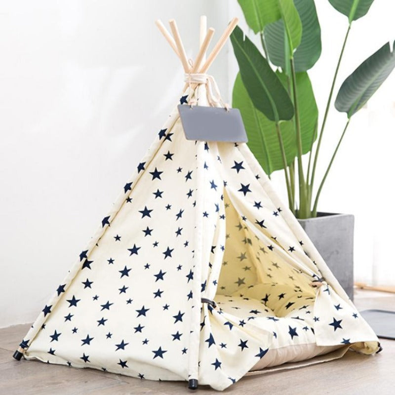 Moderni Boho-koiran teepee pehmeällä koiran sängyn tyynyllä