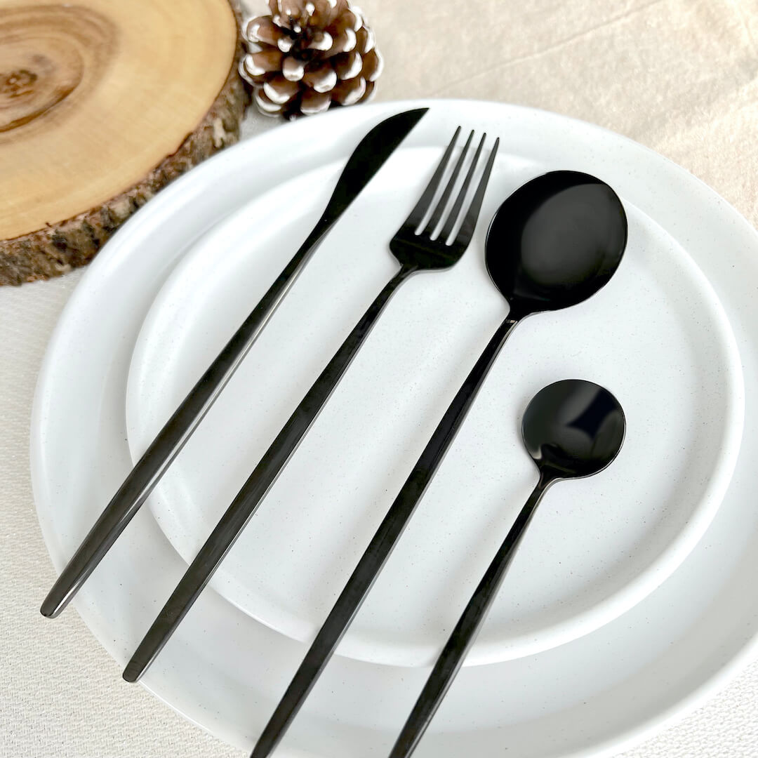 Modernes schwarzes Besteckset