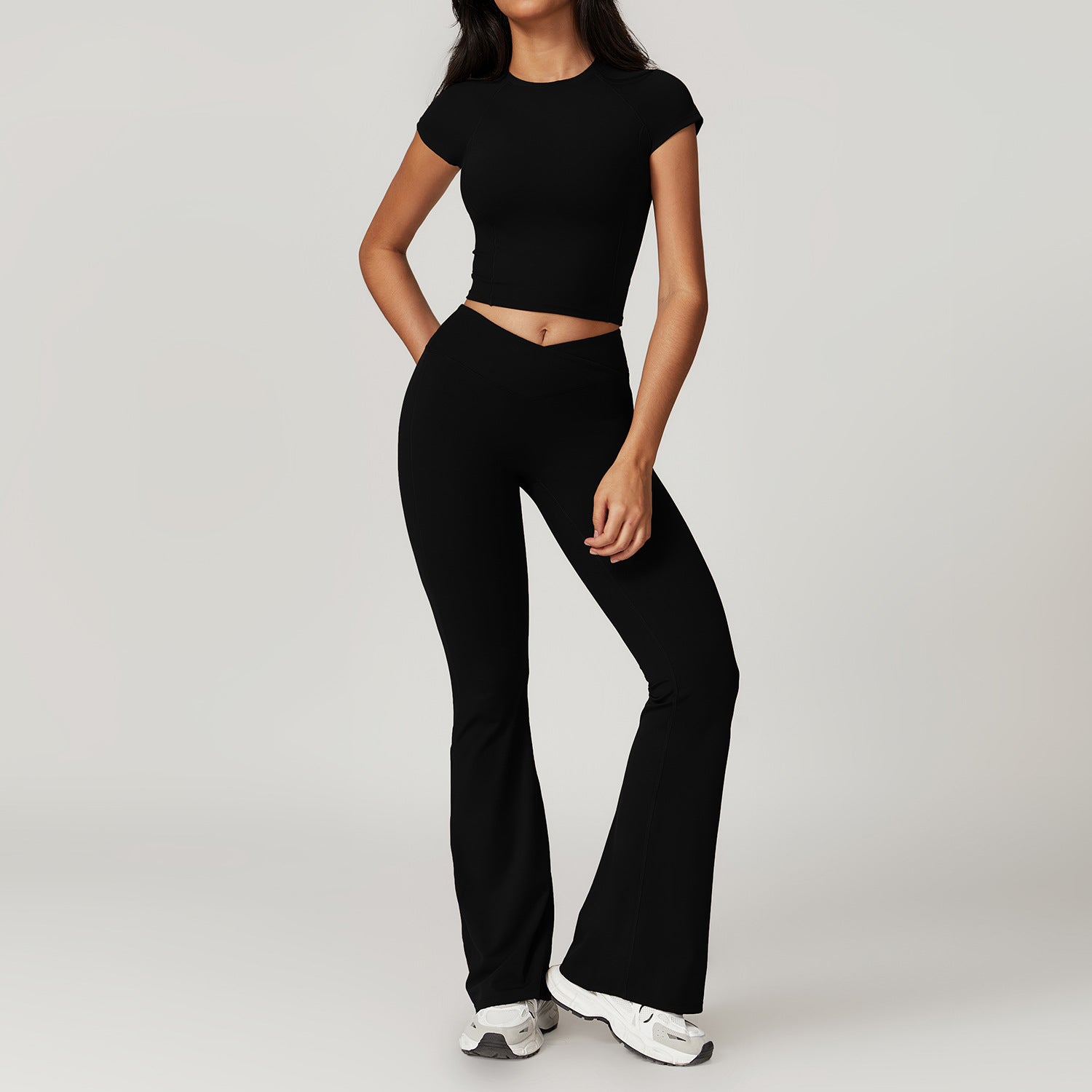 To-delt crop top og flare bukseleggings sett