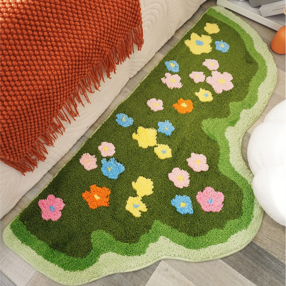 Green Blooming Lawn Accent Rug