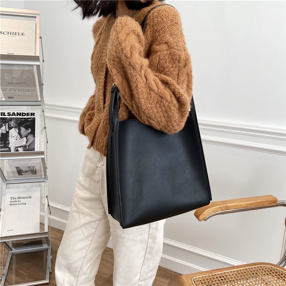 The Cuadrado Minimalist Crossbody Tote Bag