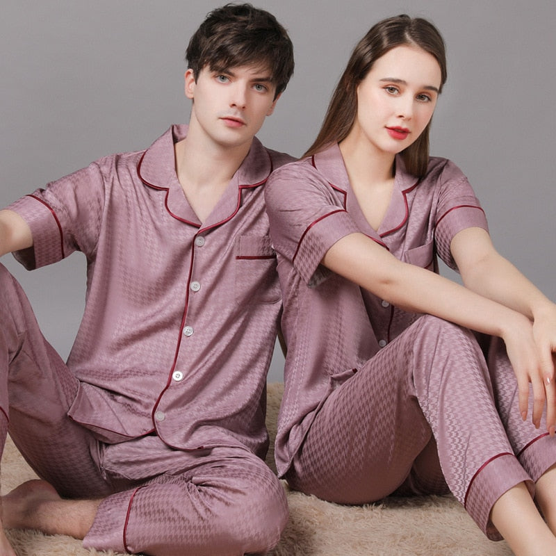 Elegantes Pyjama-Set für Paare