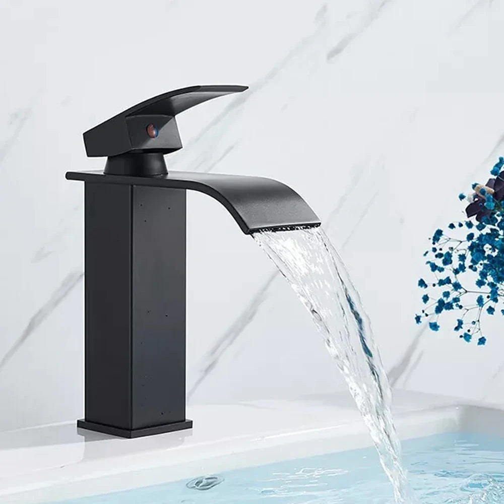 Sophia Black Waterfall Kran - Moderne Servantbatteri for Varmt og Kaldt Vann