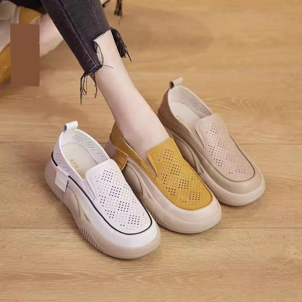 Breathable Soft Sole Slip-On Sneakers/Shoes for Women