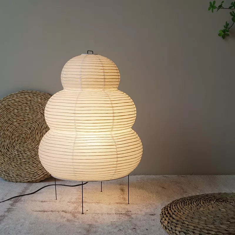 Japanische Wabi-Sabi Stehlampe mit Dreibein