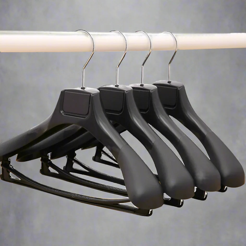 Elliot Wide Shoulder Hanger Set – Durable Plastic Clothes Hangers for Wardrobe Organization