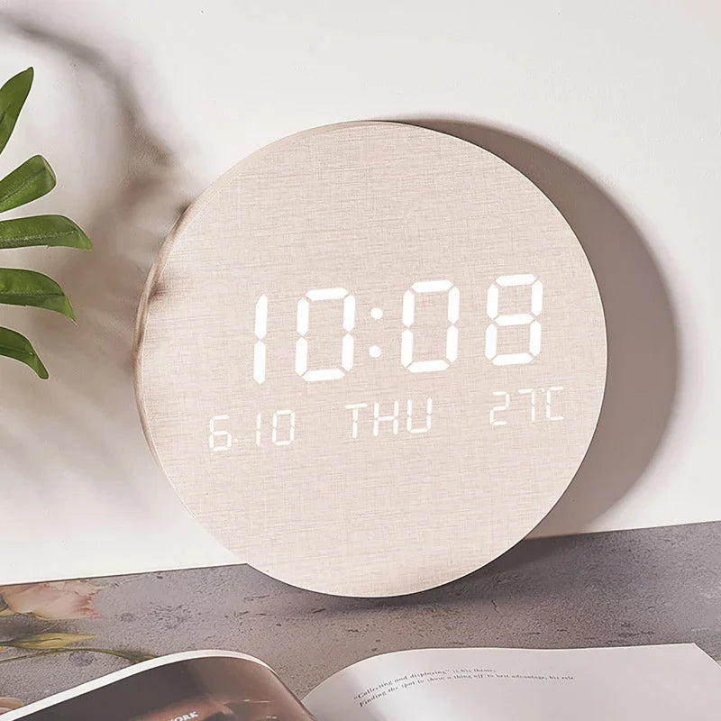 EcoChime – Horloge de bureau en bois avec alarme et affichage LED