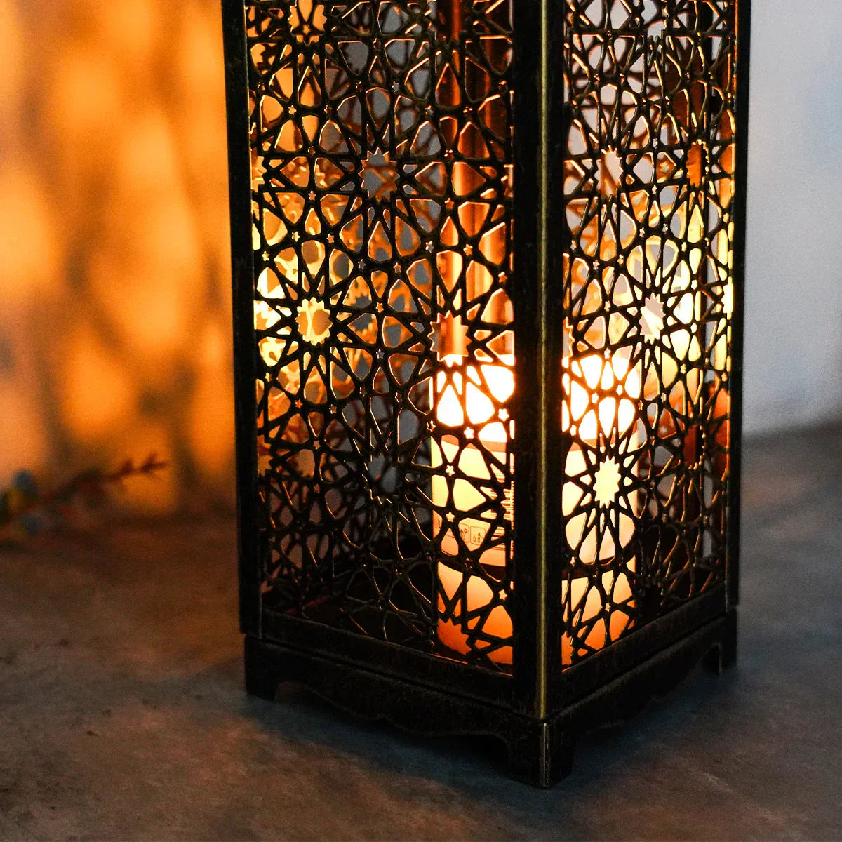 Elegant Bronze Vintage Candle Holder | Handcrafted Metal Lantern for Timeless Atmosphere