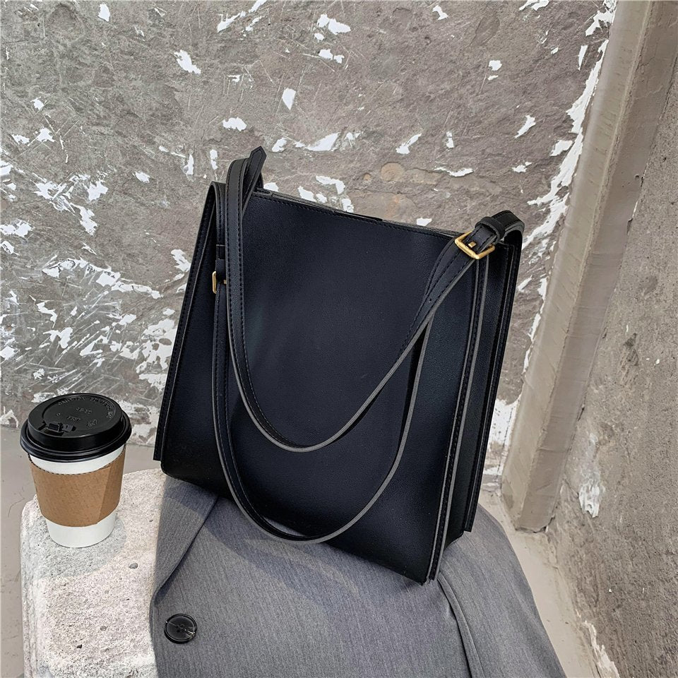 The Cuadrado Minimalist Crossbody Tote Bag