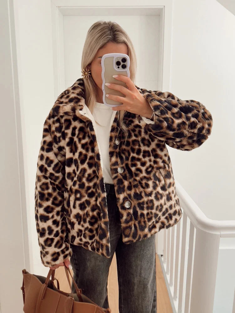 Lena's Luxe omkeerbare luipaardjas - Winter Streetstyle damesjack