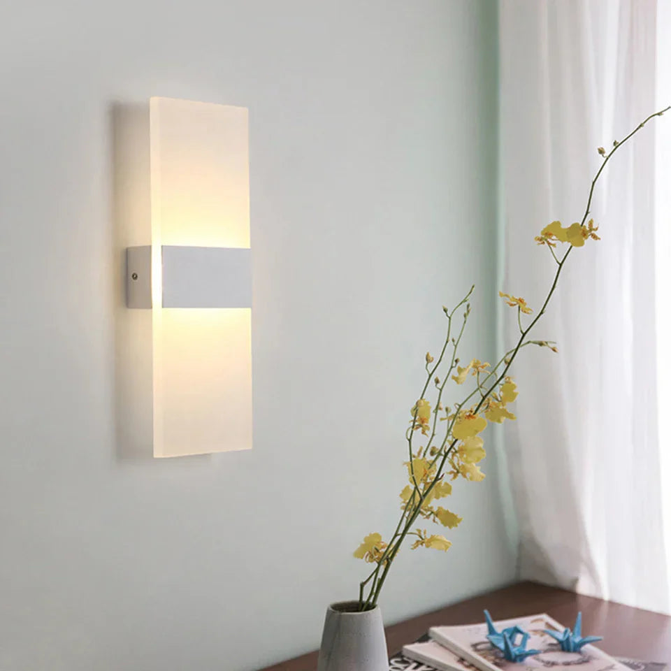 Astrid Light - Touch Vegglampe