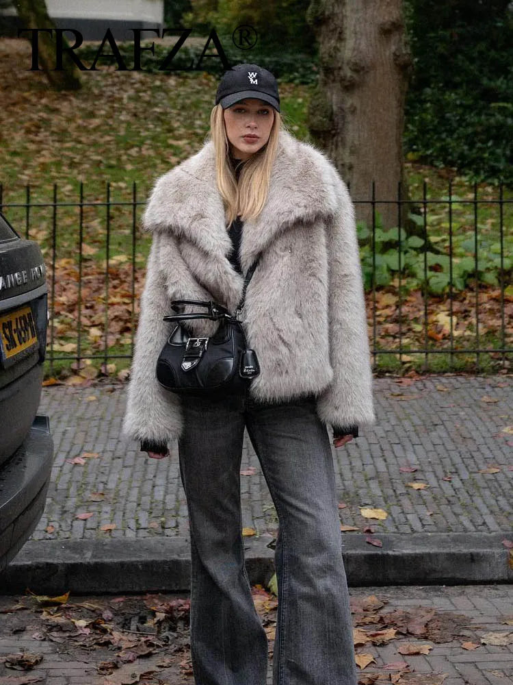 Cropped Faux Fur Jacket - Chic Langærmet jakke med reverskrave til kvinder