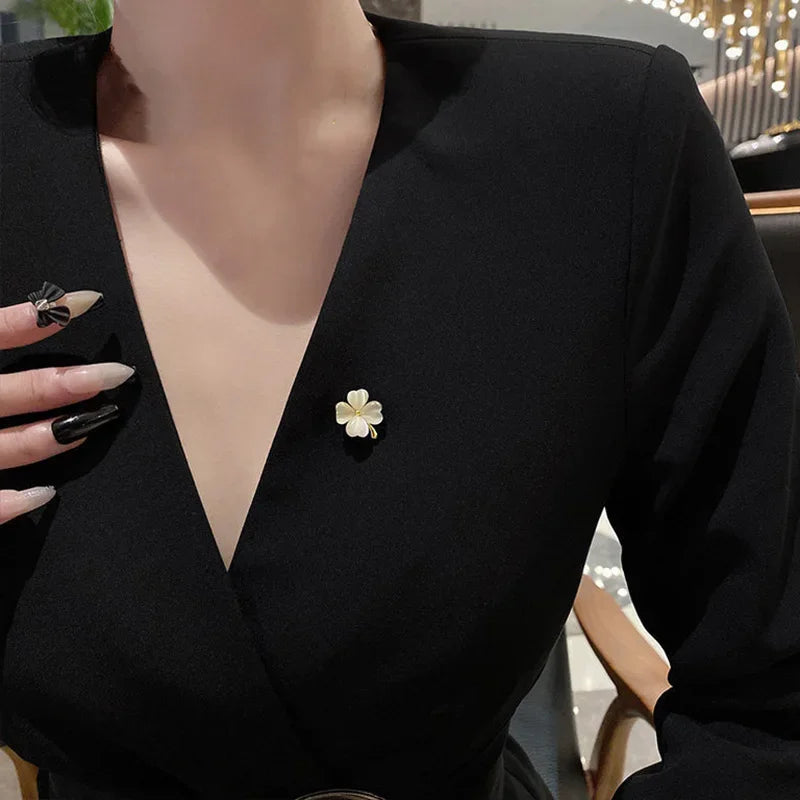 Elegância Florescente: Conjunto de Broches de Laço Floral para Mulheres