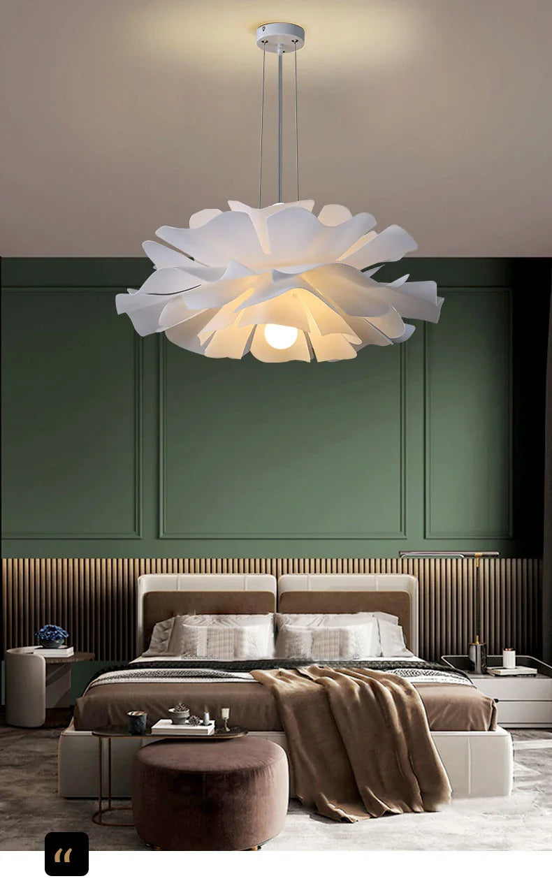 Bella Lampada a Sospensione Design Moderno Fiore in Metallo Bianco Soggiorno Camera da Letto