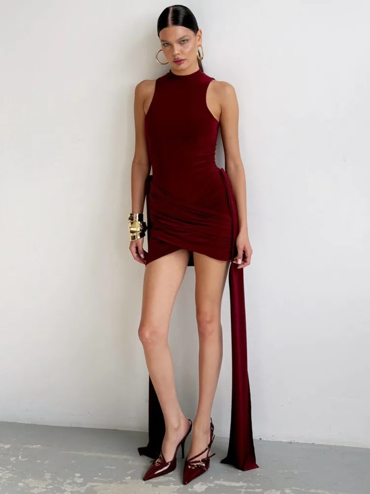 Vestido Mini de Gola Alta com Corda Ava – Elegante, Sexy e Perfeito para Noites de Festa